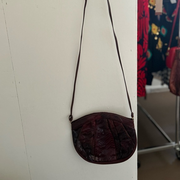 Vintage leather Burgundy Textured Crossbody Bag - Picture 2 of 6